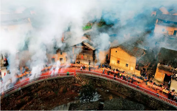 在浙江的燈影裡，搖醒一個春天