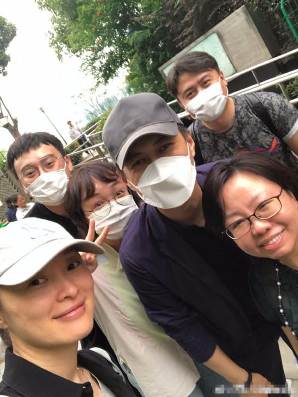 吳越接受採訪,臉乾淨清爽看著舒服,眼角皺紋多大大方方不遮掩 吳越接受採訪,臉乾淨清爽看著舒服,眼角皺紋多大大方方不遮掩