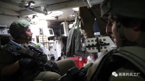 符合以色列國情的昂貴配置，埃坦裝甲車選擇艾裡遜4800SP變速箱