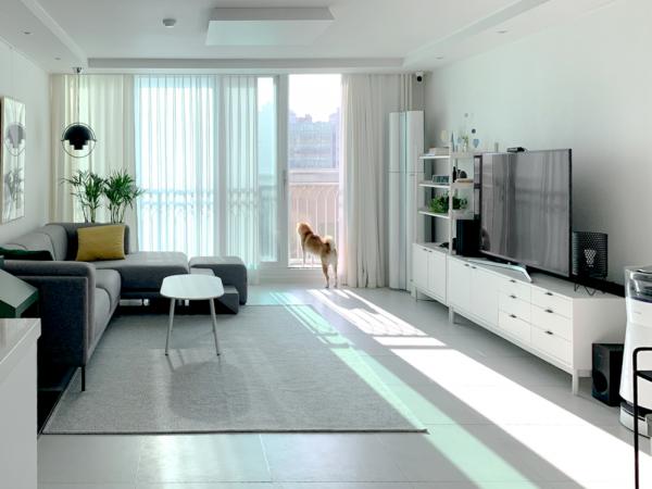 比起日式，極簡風的家更得我心，大白牆純粹乾淨到像一張“白紙”