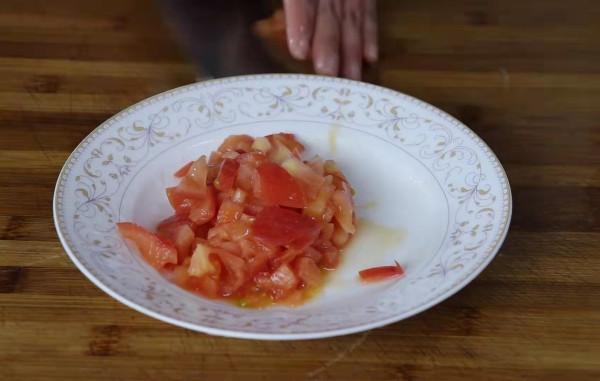 2個西紅柿，1個蘿蔔，教你好吃做法，筷子一攪，營養下飯又解饞