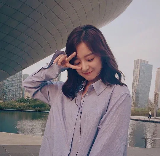 “天然女神”金智媛：顏值絲毫不輸宋慧喬，如今廣告接到“手軟”