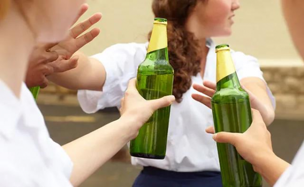 男子喝酒喝出胰腺炎，醫生：發病後有致死風險