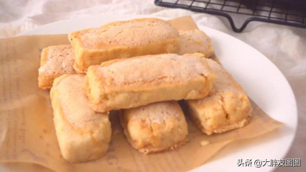 看起來特別醜陋的小點心，一口下去，酥到骨子軟