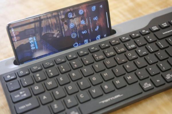 雙飛燕飛時代鍵鼠使用體驗：無線藍芽多模，平價辦公最優選