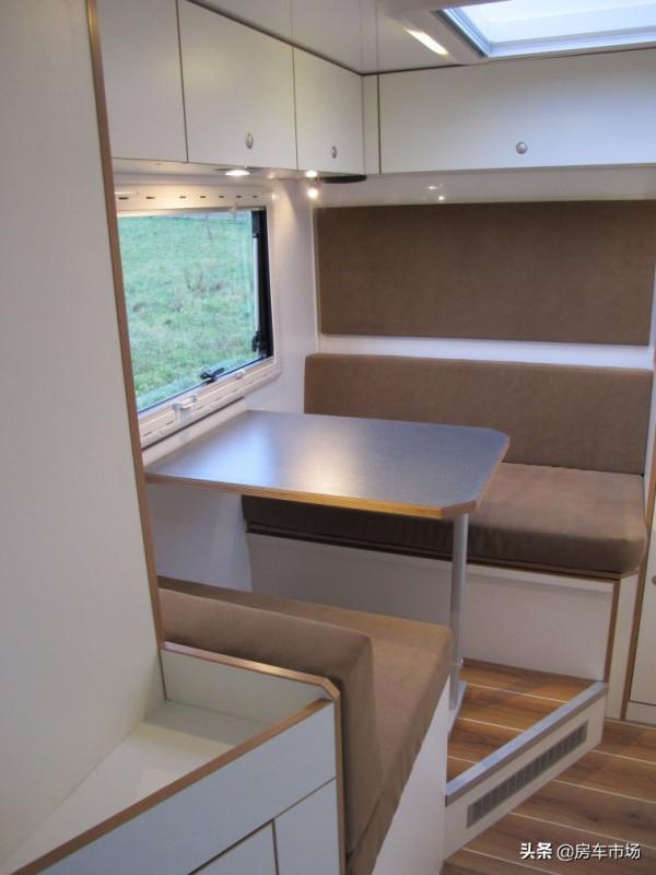 賓士烏尼莫克U435越野房車，四驅5&period;7升柴油機，深度探索地球邊緣