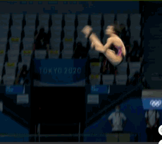 2021年最火的體育明星14歲“全紅蟬”跳水影片，無水花精彩一瞬間