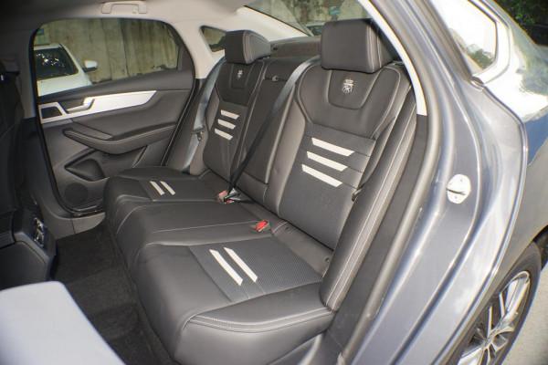 體驗秦Pro DM，外觀很帥氣，配置豐富，配插電式混動發動機