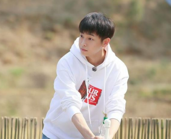 彭昱暢瘦身成功，變身美男子，陽光帥氣，一起來減脂瘦身吧