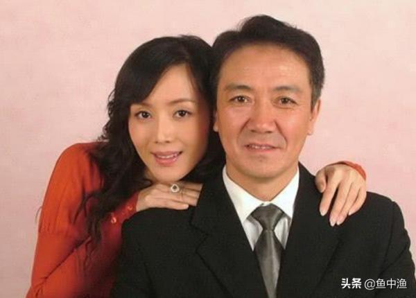 靠《亮劍》走上巔峰的李幼斌，拋棄20年糟糠之妻，迎娶三婚史蘭芽