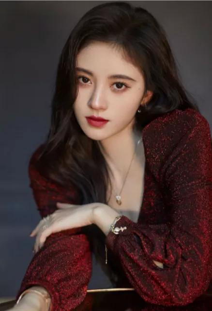 鞠婧禕美照一冊，欣賞