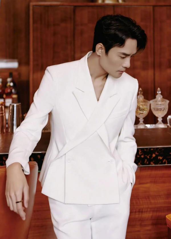 李昂昂的朋友圈 | 熱巴王凱優雅範兒,蔡徐坤宋威龍酷帥範兒 李昂昂的朋友圈 | 熱巴王凱優雅範兒,蔡徐坤宋威龍酷帥範兒