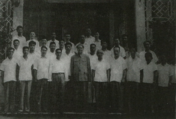 1966年，毛主席在一神秘山洞居住12天，臨走時表示：我還會回來的