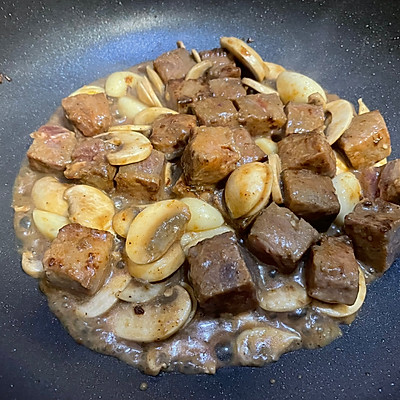 十分鐘快手菜黑椒口蘑牛肉粒，比外賣強