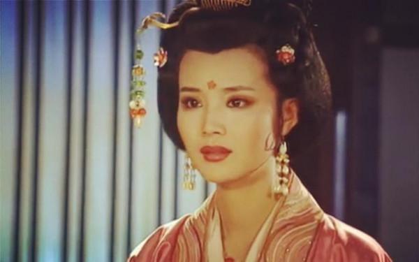 同樣是皇家侍女,為何蘇麻喇姑獲得極大尊崇,上官婉兒卻被殺掉 同樣是皇家侍女,為何蘇麻喇姑獲得極大尊崇,上官婉兒卻被殺掉