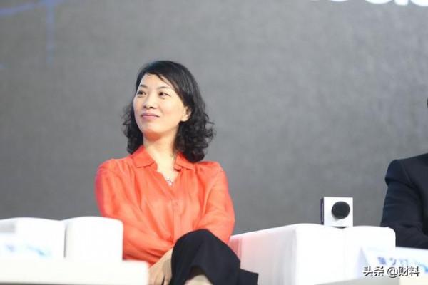 從前臺小妹到阿里總裁，童文紅跟馬雲幹了21年，如今怎麼樣了？