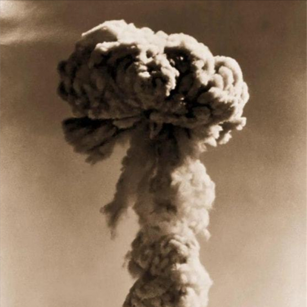 1967年廣州機場，一英國老外帶2只老鼠出境，差點盜走原子彈機密