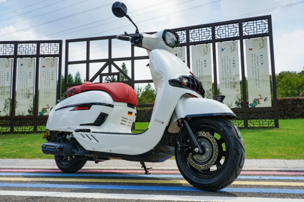 13980元，150復古踏板新格局 維多利亞 Sixties 150i靜態評測