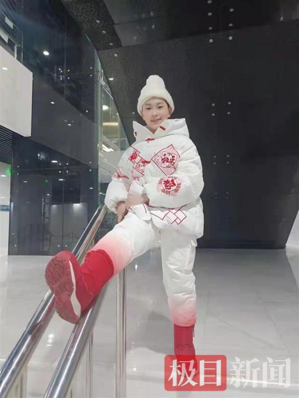 剛進校一個月就被導演選中，北京冬奧會開幕式上有隻湖北&OpenCurlyDoubleQuote;和平鴿&rdquo;
