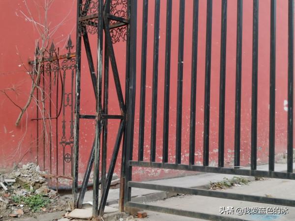 這裡原本不是門，走的人多了，也便成了門