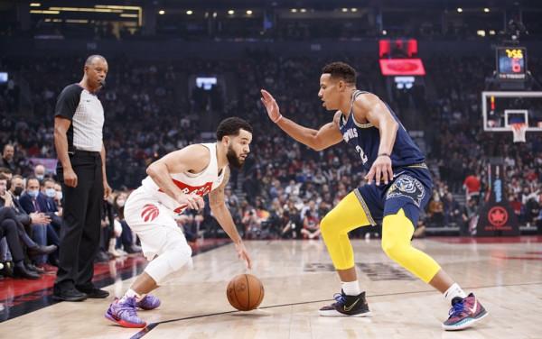 NBA第一落選秀，6年擠走4個對手，當老大不說，還拿到千萬高薪