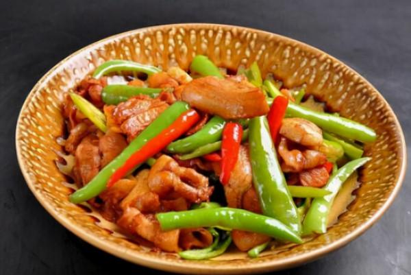 湖南小炒肉,香辣可口好吃不膩,超好吃,你難道不想來試一下嗎? 湖南小炒肉,香辣可口好吃不膩,超好吃,你難道不想來試一下嗎?