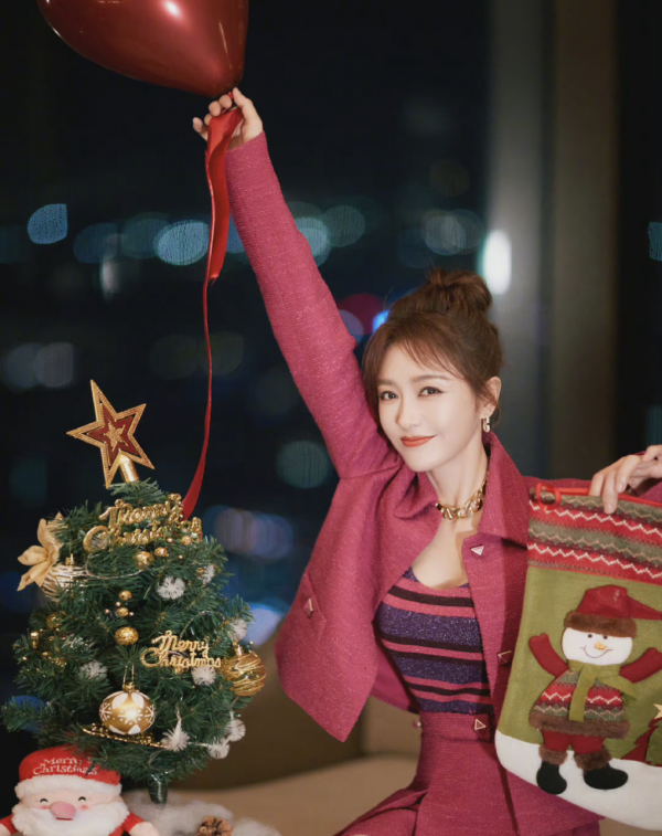 10個明星家庭過聖誕：有人發全家福曬孩子，有人曬聖誕樹曝光豪宅