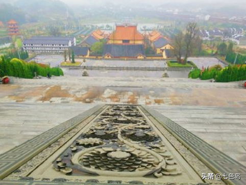 “一個方丈,兩名‘乞丐’,三個格子”的傳奇故事 “一個方丈,兩名‘乞丐’,三個格子”的傳奇故事