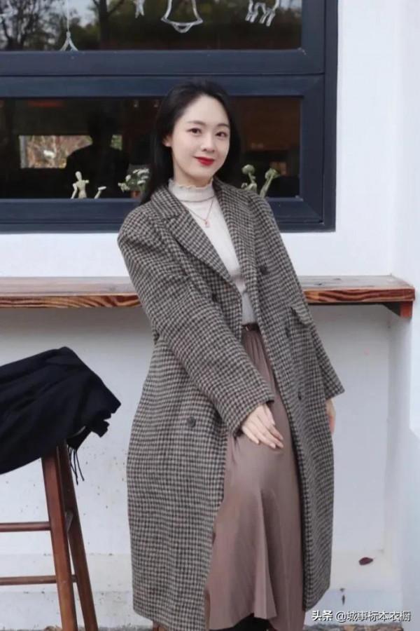 冬季感滿滿的知性復古格子大衣，很適合冬天