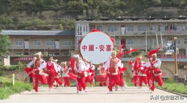 楊吉鈺：一個四川小夥的腰鼓夢