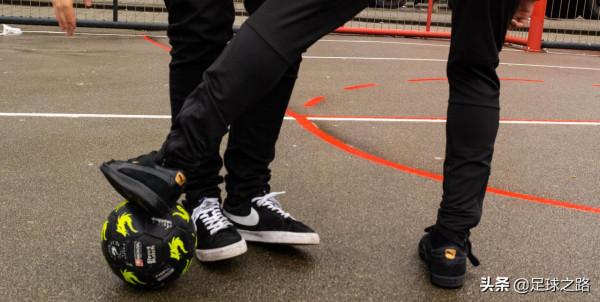 花式足球技巧之兩個簡單的花式穿襠技巧 花式足球技巧之兩個簡單的花式穿襠技巧