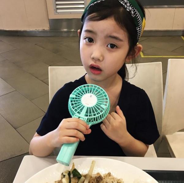 要不是她長得太可愛，觀眾也不至於不接受換演員了吧？