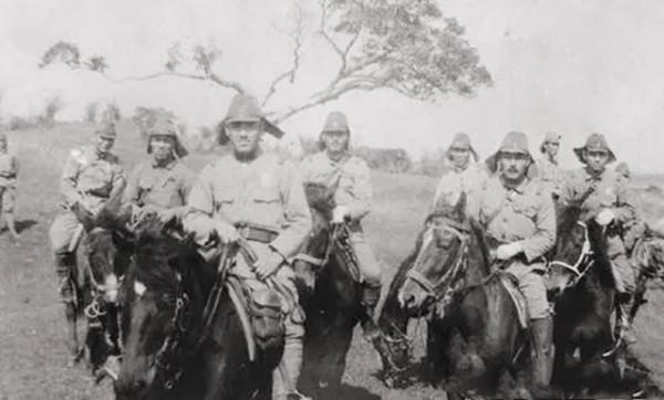 妻子被侮辱殺害後,他忍辱負重當漢奸,兩槍擊斃日軍中將報仇雪恨 妻子被侮辱殺害後,他忍辱負重當漢奸,兩槍擊斃日軍中將報仇雪恨