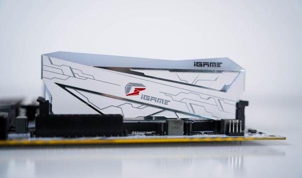 雪裝中的紛呈色彩，主流電競桌面主機裝機分享