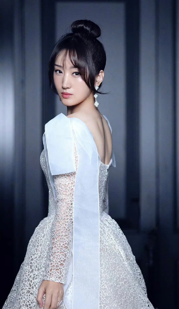 沸騰之夜晚會名場面:楊穎和王源跨界主持,周海媚怕高直髮抖 沸騰之夜晚會名場面:楊穎和王源跨界主持,周海媚怕高直髮抖