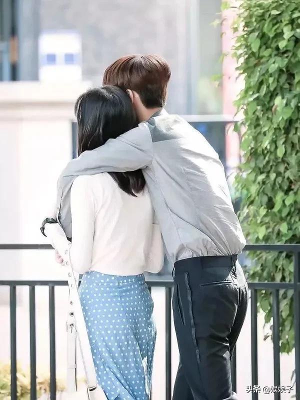 深秋將至，盤點偶像劇安全感爆棚的擁抱名場面，給大家取取暖