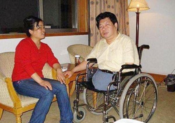 越戰中失去雙腿和左手，退休後展亞平迎來真愛，今女兒考上公務員