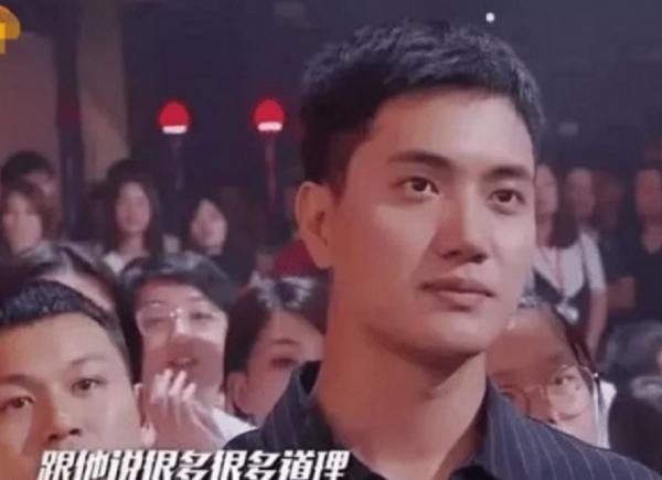 曾經拿著汪涵的銀行卡，跪著離開舞臺的小五，如今怎樣了？