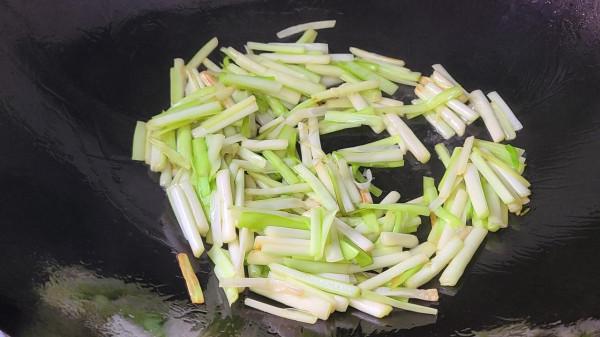 韭黃滑蛋,廣東很出名的做法,又嫩又滑又好吃,太香了 韭黃滑蛋,廣東很出名的做法,又嫩又滑又好吃,太香了