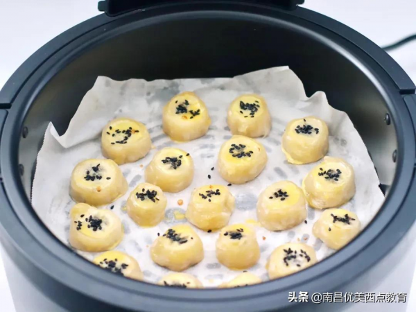 無需放油,​酥脆可口,一口一個停不下來!還非常健康哦 無需放油,​酥脆可口,一口一個停不下來!還非常健康哦