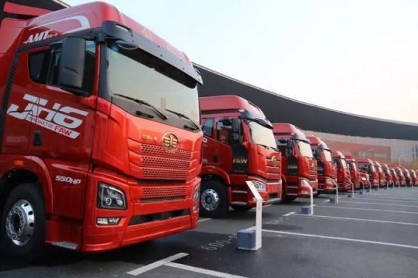 中國重型卡車銷量冠軍：打敗東風、重汽、陝汽，半年賣出285515輛