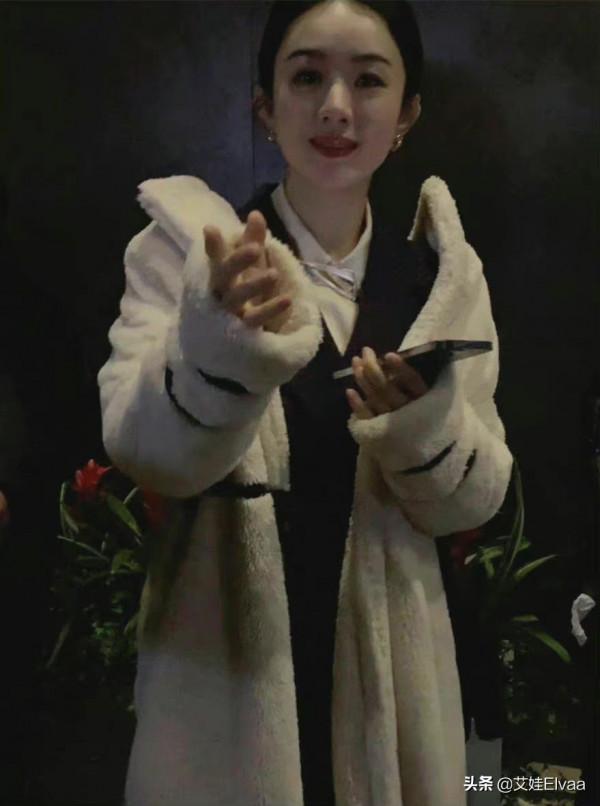 趙麗穎新造型真厲害！罕穿珊瑚絨睡衣上班，百元廉價貨穿出高定感