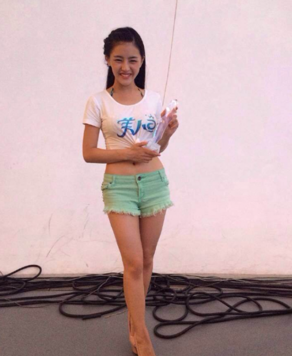 和郭富城傳過緋聞，演過《美人魚》，她還是陳鈺琪版《倚天》小昭