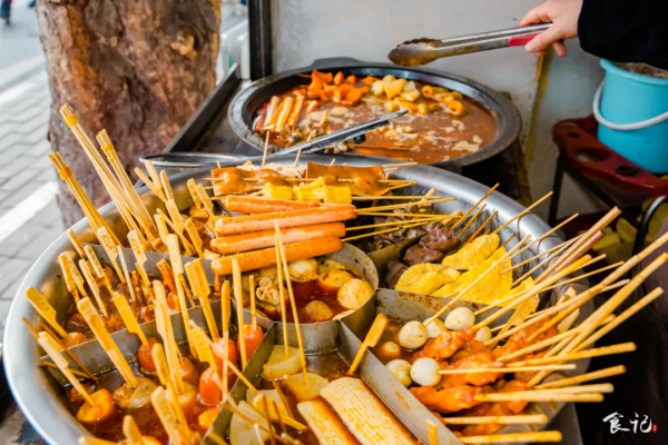 回憶殺！晨光小學對面不到10m²的麻辣燙，竟然開了24年