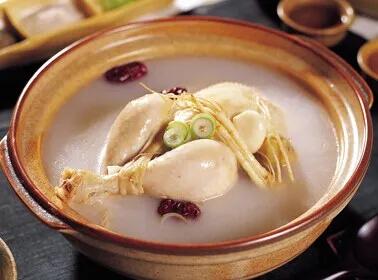 雞湯，雞肉哪個更有營養？專家建議：雞湯要喝雞肉更要吃