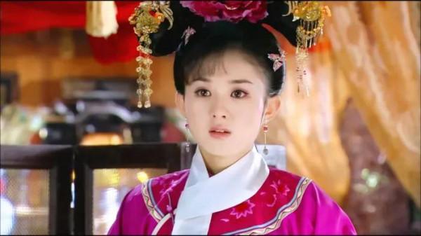 趙麗穎新還珠格格演的晴兒,算穎寶所有古裝劇裡比較華麗的造型了 趙麗穎新還珠格格演的晴兒,算穎寶所有古裝劇裡比較華麗的造型了