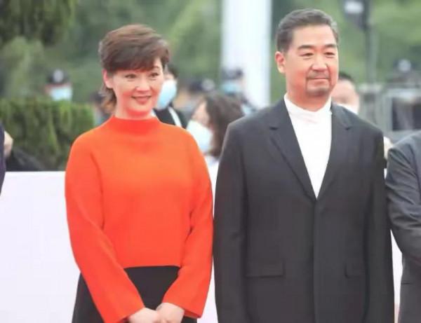 橫店紅毯劉浩存拿大獎太長臉!曾黎化濃妝太老氣,徐帆大佬範十足 橫店紅毯劉浩存拿大獎太長臉!曾黎化濃妝太老氣,徐帆大佬範十足