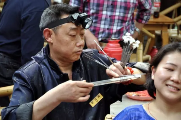 70年代難得一見的手工人老照片,好熟悉!有的快失傳… 70年代難得一見的手工人老照片,好熟悉!有的快失傳…