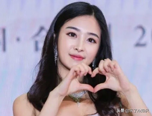 50歲楊鈺瑩32歲張含韻,同框似姐妹,放飛自我素顏逛街 50歲楊鈺瑩32歲張含韻,同框似姐妹,放飛自我素顏逛街