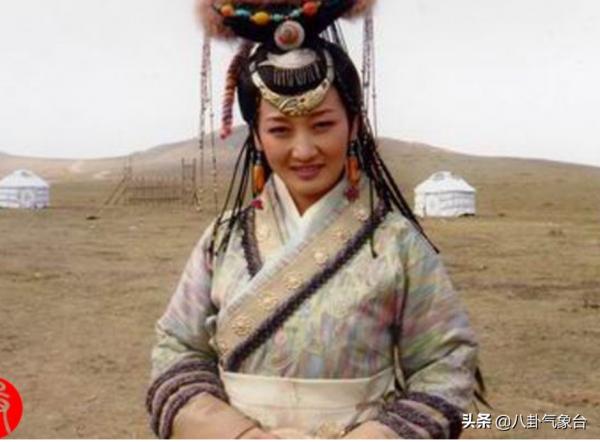 哈斯高娃：不滿騰格爾“嗜酒如命”離婚，單身26年不婚不育